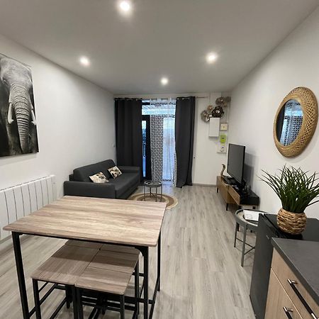 Le Mendes Apartment Evron ภายนอก รูปภาพ