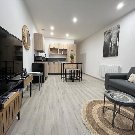 Le Mendes Apartment Evron ภายนอก รูปภาพ