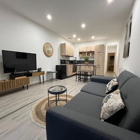 Le Mendes Apartment Evron ภายนอก รูปภาพ