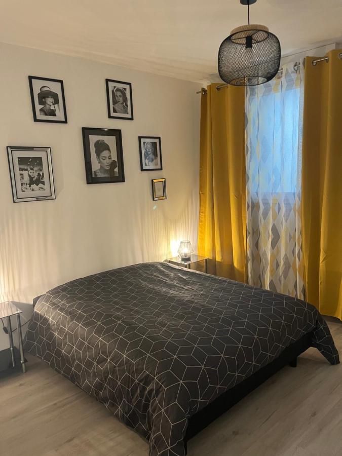 Le Mendes Apartment Evron ภายนอก รูปภาพ