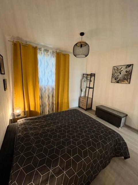 Le Mendes Apartment Evron ภายนอก รูปภาพ