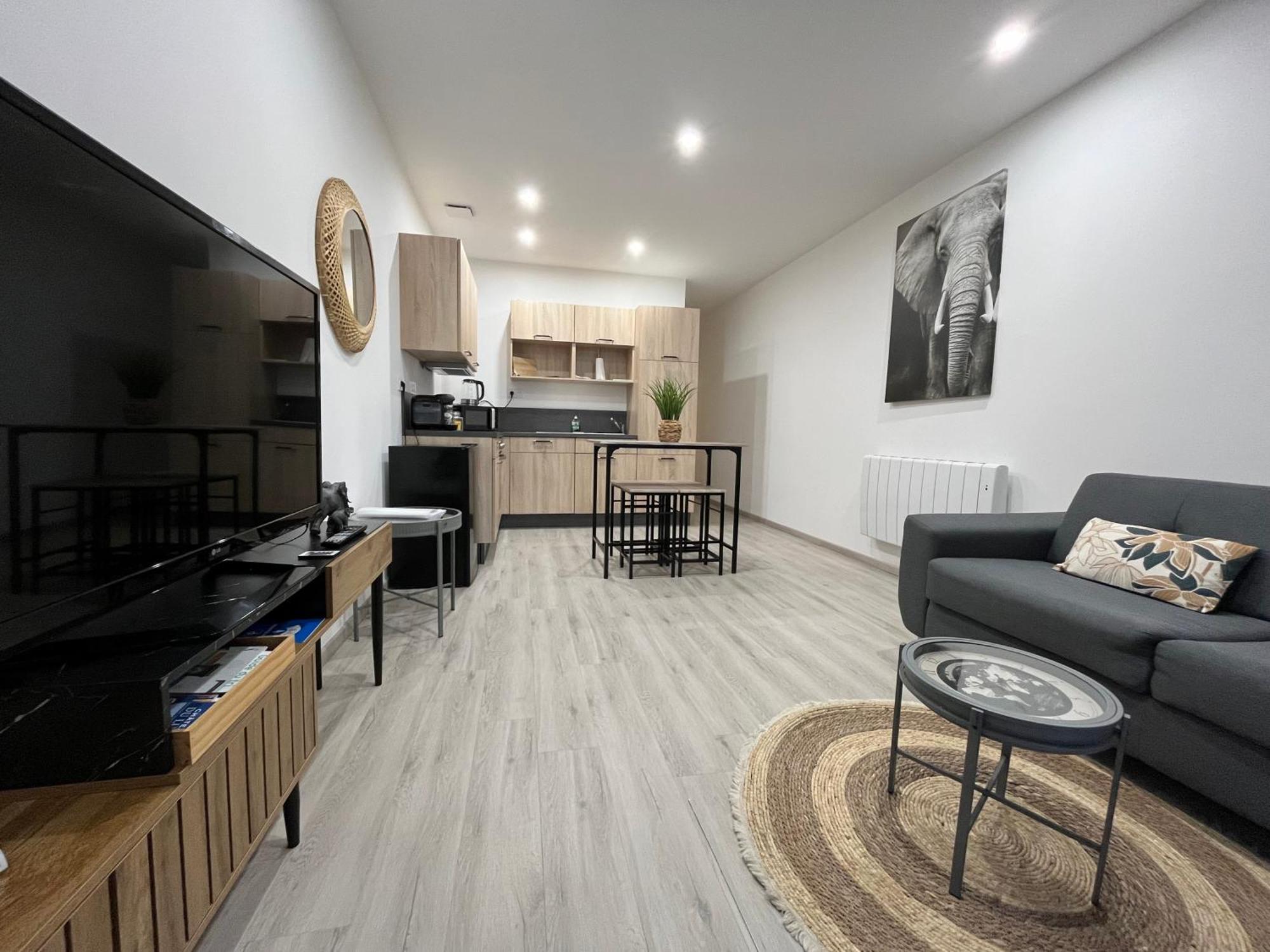 Le Mendes Apartment Evron ภายนอก รูปภาพ