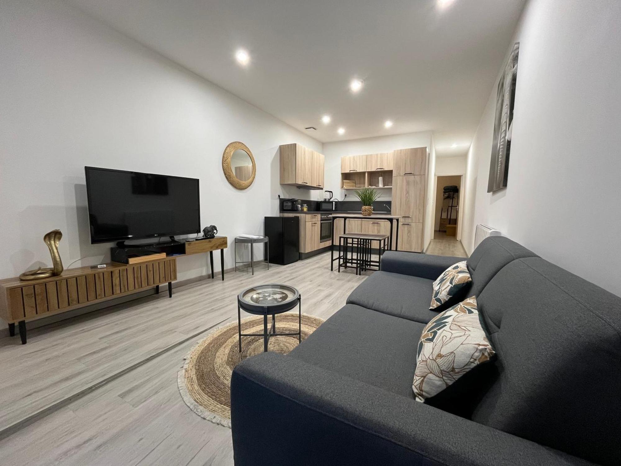 Le Mendes Apartment Evron ภายนอก รูปภาพ